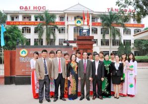 Lễ kỷ niệm ngày nhà giáo VN 20/11<br><b> Tác giả:</b> Nguyễn Hùng