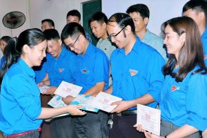 Lễ trưởng thành Đoàn của Chi đoàn cán bộ giáo viên trường Đại học Tân Trào