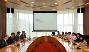 Lãnh đạo trường Đại học Tân Trào thăm và làm việc với trường Đại học Quốc gia Singapore