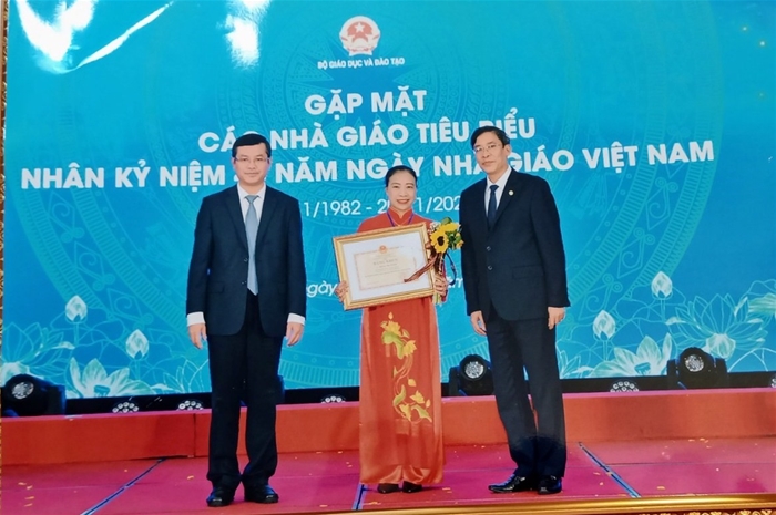 Giảng viên Trường Đại học Tân Trào vinh dự nhận bằng khen nhà giáo tiêu biểu nhân kỷ niệm 40 năm ngày Nhà giáo Việt Nam