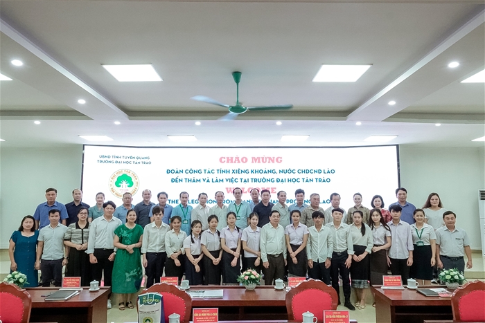Đoàn công tác tỉnh Xiêng Khoảng nước CHDCND Lào thăm và làm việc tại Trường Đại học Tân Trào