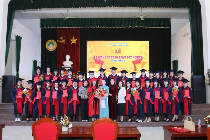 Lễ trao bằng tốt nghiệp hệ Đại học, Cao đẳng liên thông theo hình thức VLVH năm 2023