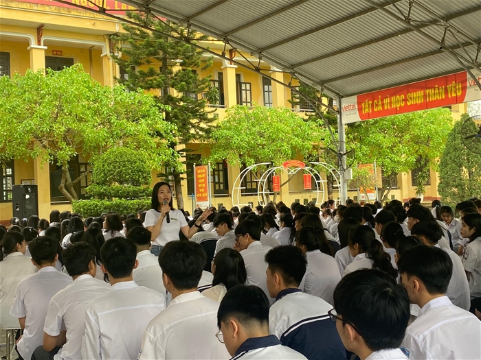 Trường Đại học Tân Trào tham gia tư vấn hướng nghiệp cho học sinh Trường THPT Xuân Huy