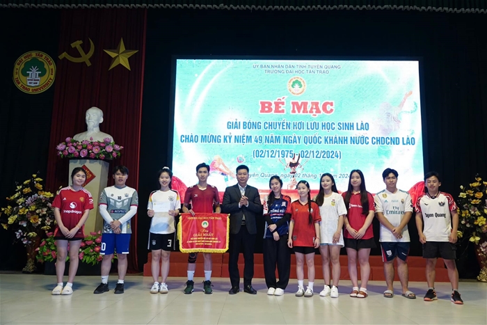 Bế mạc Giải Bóng chuyền hơi Lưu học sinh Lào chào mừng kỷ niệm 49 năm Ngày Quốc khánh nước CHDCND Lào (02/12/1975 - 02/12/2024)