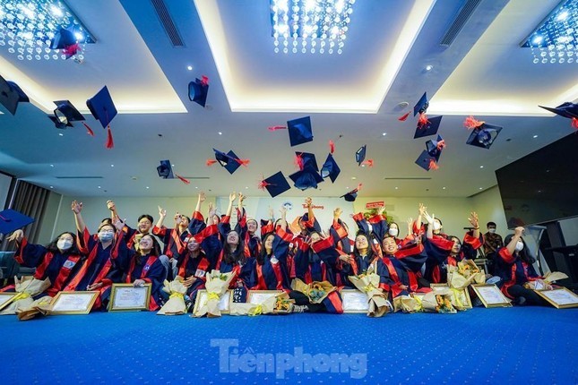 Sinh viên Trường Đại học Tân Trào vinh dự nhận học bổng Nâng bước Thủ khoa 2023