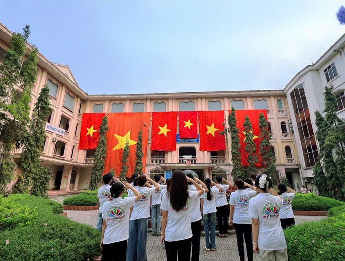 Sinh viên Trường Đại học Tân Trào tự hào hướng tới kỷ niệm 50 năm Ngày Giải phóng miền Nam, thống nhất đất nước