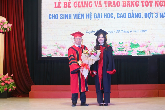 Bài phát biểu của tân cử nhân Tại Lễ bế giảng và trao Bằng tốt nghiệp năm 2025