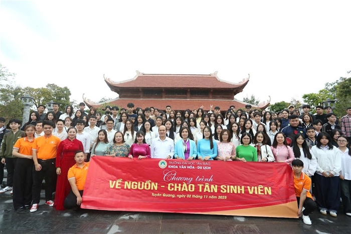 Khoa Văn hóa - Du lịch tổ chức chương trình ngoại khóa VỀ NGUỒN - CHÀO TÂN SINH VIÊN năm học 2025 - 2026
