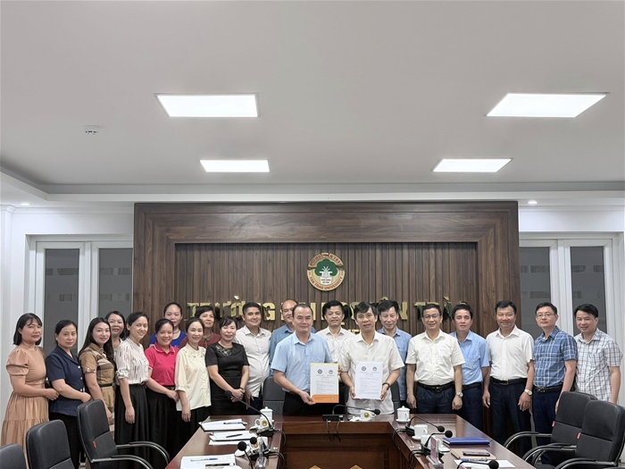 Tăng cường hợp tác giữa Trường Đại học Tân Trào và Trường Đại học Hồng Đức Tăng cường hợp tác giữa Trường Đại học Tân Trào và Trường Đại học Hồng Đức