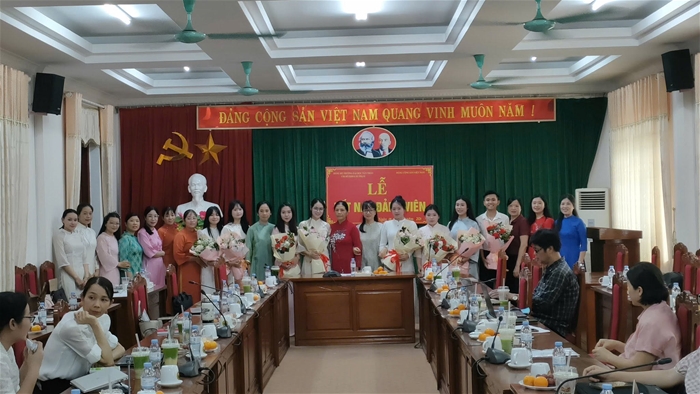 Chi bộ khoa Sư phạm tổ chức Lễ Kết nạp đảng viên mới