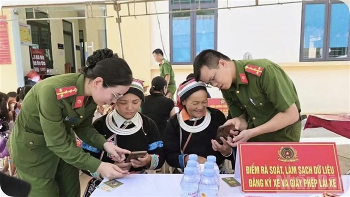 Từ phong trào ''Ba nhất'' đến những việc làm vì nhân dân