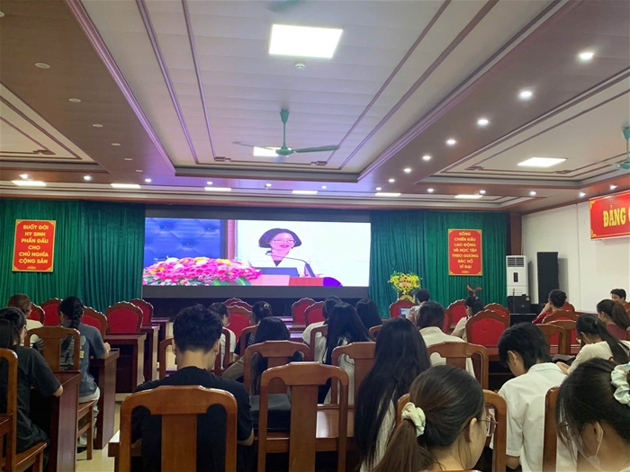 Sinh viên Trường Đại học Tân Trào tham gia trực tuyến Chương trình đào tạo kỹ năng ứng dụng trí tuệ nhân tạo (AI)
