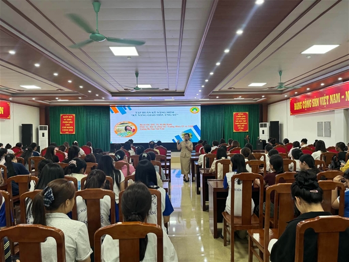 Trường Đại học Tân Trào tiếp tục tổ chức Tập huấn Kỹ năng mềm cho tân sinh viên khóa tuyển sinh năm 2026 Trường Đại học Tân Trào tiếp tục tổ chức Tập huấn Kỹ năng mềm cho tân sinh viên khóa tuyển sinh năm 2026