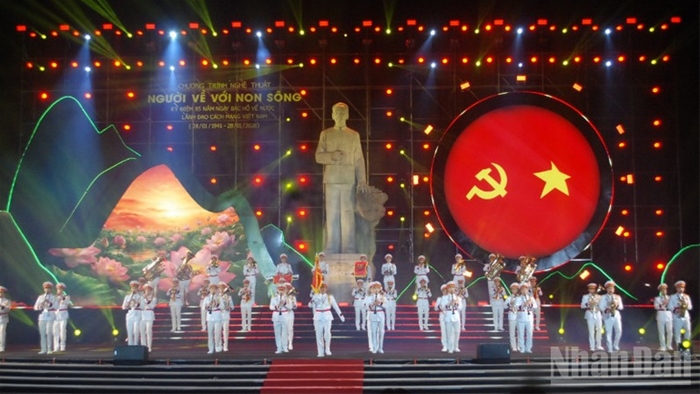 Chương trình nghệ thuật ''Người về với non sông''