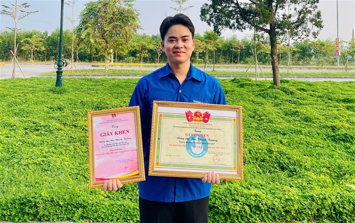 Bùi Thanh Trường – nam sinh say mê nghiên cứu khoa học, tích cực cống hiến vì cộng đồng