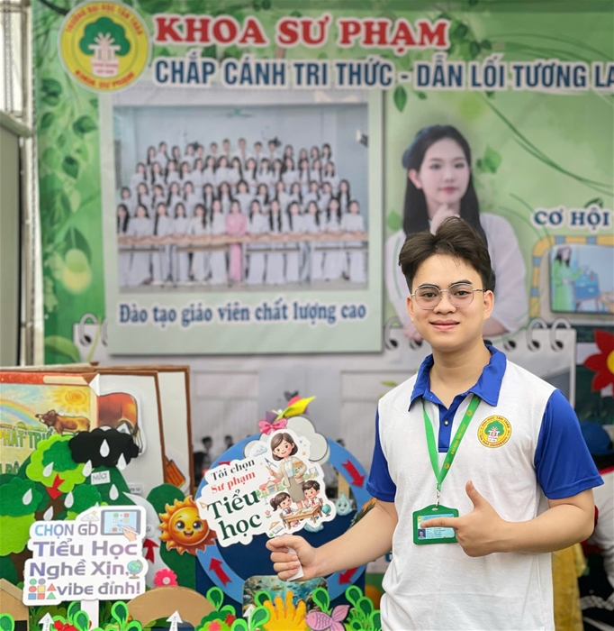 Hành trình 200km theo đuổi ước mơ trở thành thầy giáo tiểu học của Bùi Thanh Trường Hành trình 200km theo đuổi ước mơ trở thành thầy giáo tiểu học của Bùi Thanh Trường