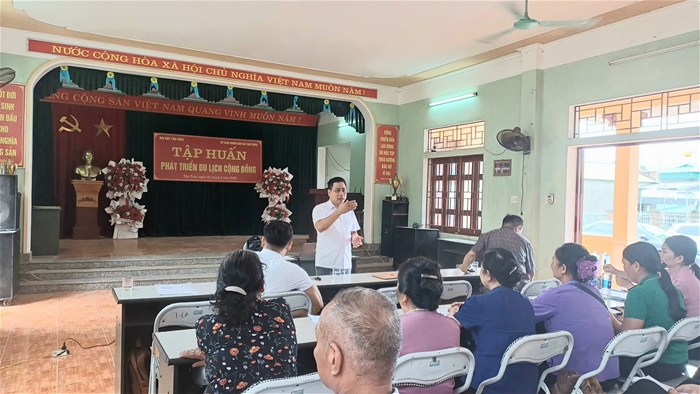 Giảng viên Khoa Văn hóa - Du lịch tổ chức tập huấn du lịch cộng đồng tại xã Tân Trào